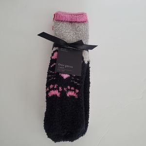 2 pairs Nordstrom Free Press Socks Cozy Fleece One Size Cat and Hearts NWT